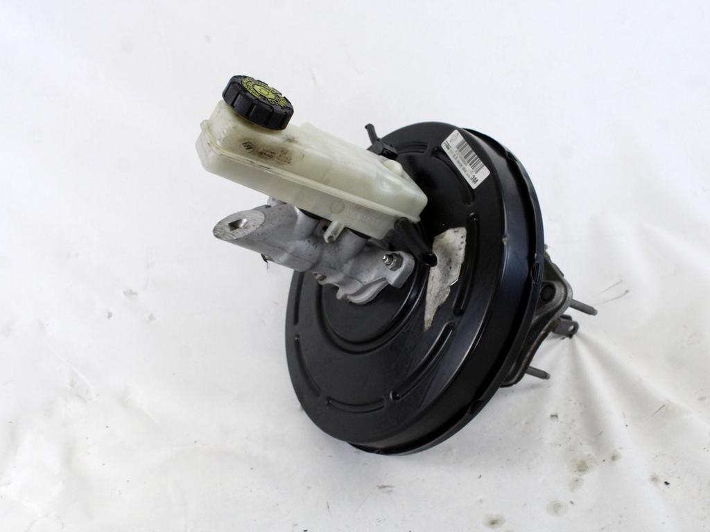 SERVO OJACEVALNIK ZAVOR S PUMPO OEM N. 472100005R ORIGINAL REZERVNI DEL RENAULT MEGANE MK3 BZ0/1 B3 DZ0/1 KZ0/1 BER/SPORTOUR/ESTATE (2009 - 2015) DIESEL LETNIK 2011