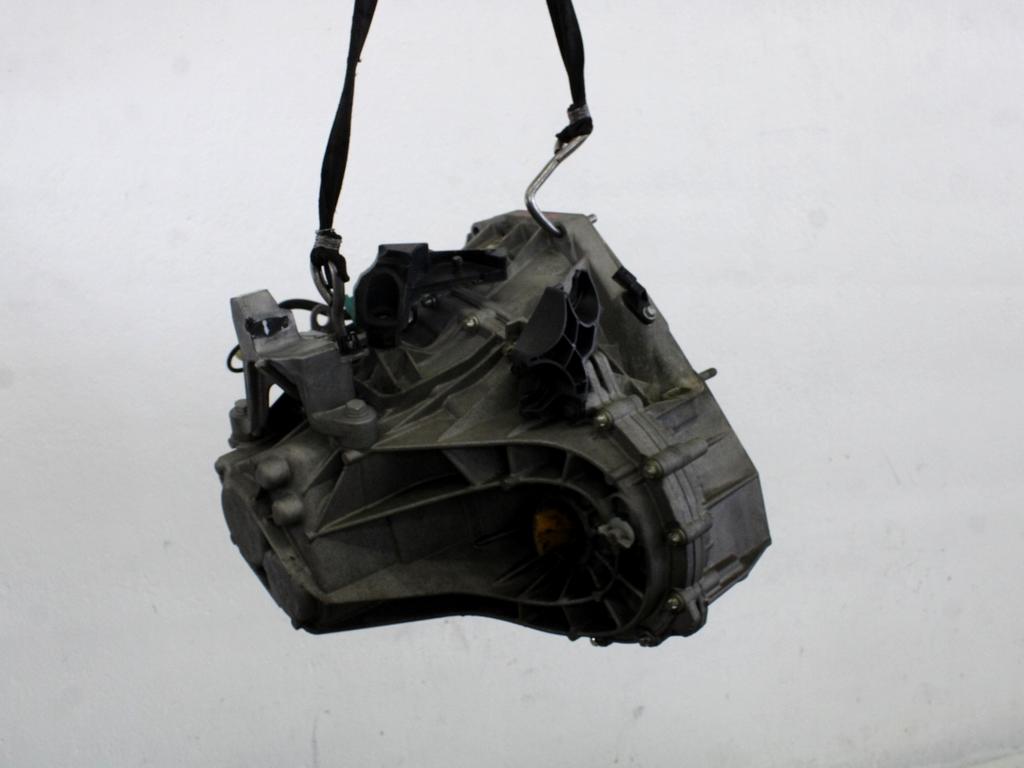 ROCNI MENJALNIK OEM N. 8201184199 ORIGINAL REZERVNI DEL RENAULT MEGANE MK3 BZ0/1 B3 DZ0/1 KZ0/1 BER/SPORTOUR/ESTATE (2009 - 2015) DIESEL LETNIK 2011