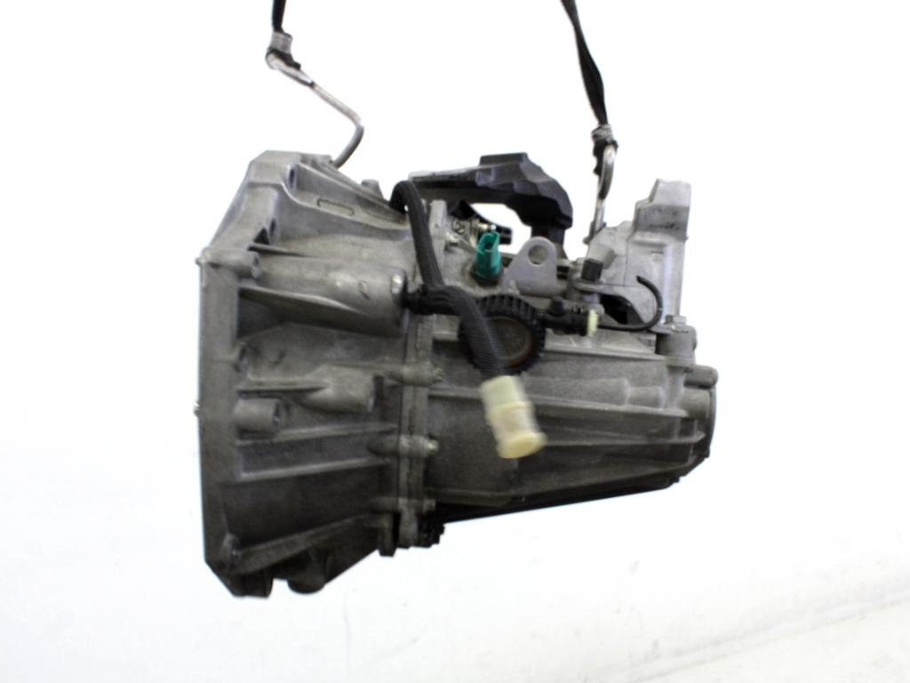 ROCNI MENJALNIK OEM N. 8201184199 ORIGINAL REZERVNI DEL RENAULT MEGANE MK3 BZ0/1 B3 DZ0/1 KZ0/1 BER/SPORTOUR/ESTATE (2009 - 2015) DIESEL LETNIK 2011