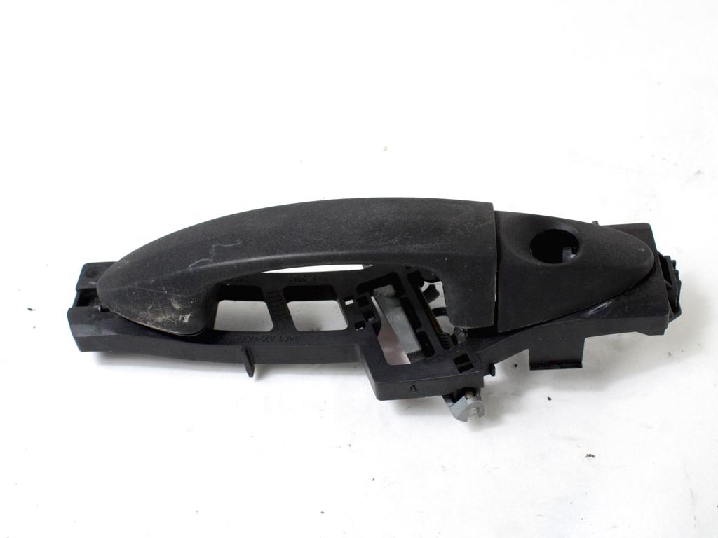 ZUNANJA KLJUKA SPREDNJA LEVA VRATA OEM N. 1596773 MANIGLIA ESTERNA PORTA ANTERIORE SINISTRA ORIGINAL REZERVNI DEL FORD FIESTA CB1 CNN MK6 (09/2008 - 11/2012) DIESEL LETNIK 2010