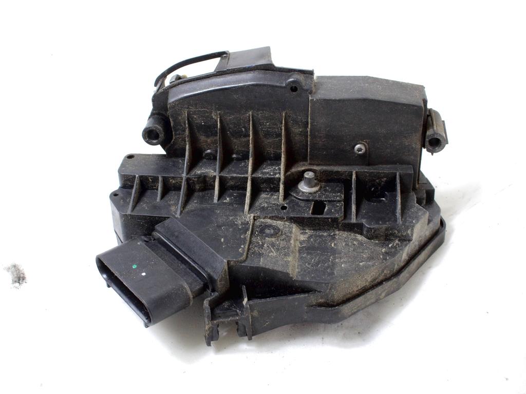 CENTRALNI ZAKLEP SPREDNJIH VRAT  OEM N. 8A6A-A21812-AF ORIGINAL REZERVNI DEL FORD FIESTA CB1 CNN MK6 (09/2008 - 11/2012) DIESEL LETNIK 2010