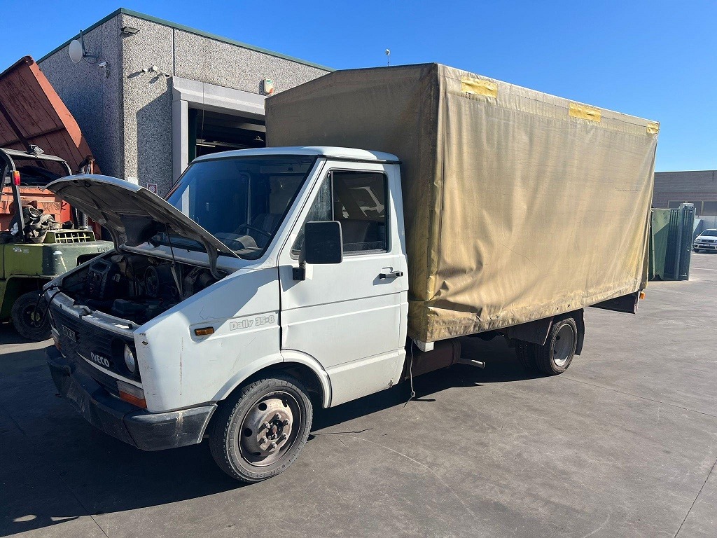 IVECO DAILY 35-8 2.5 D 53KW 5M 2P (1982) RICAMBI IN MAGAZZINO