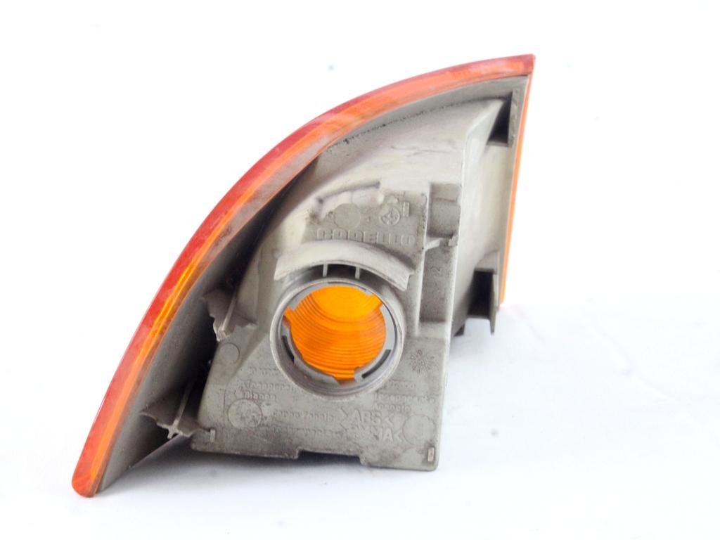 SPREDNJI INDIKATOR OEM N. 46402656 ORIGINAL REZERVNI DEL FIAT PUNTO 176 MK1/MK1 CABRIO (1993 - 08/1999) BENZINA LETNIK 1999