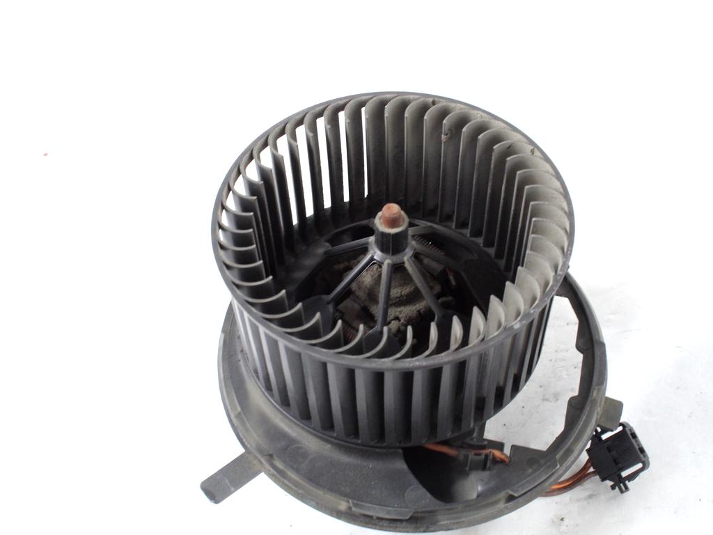 VENTILATOR  KABINE  OEM N. 3C1820015G ORIGINAL REZERVNI DEL VOLKSWAGEN GOLF V 1K1 1K5 MK5 BER/SW (02/2004-11/2008) DIESEL LETNIK 2006