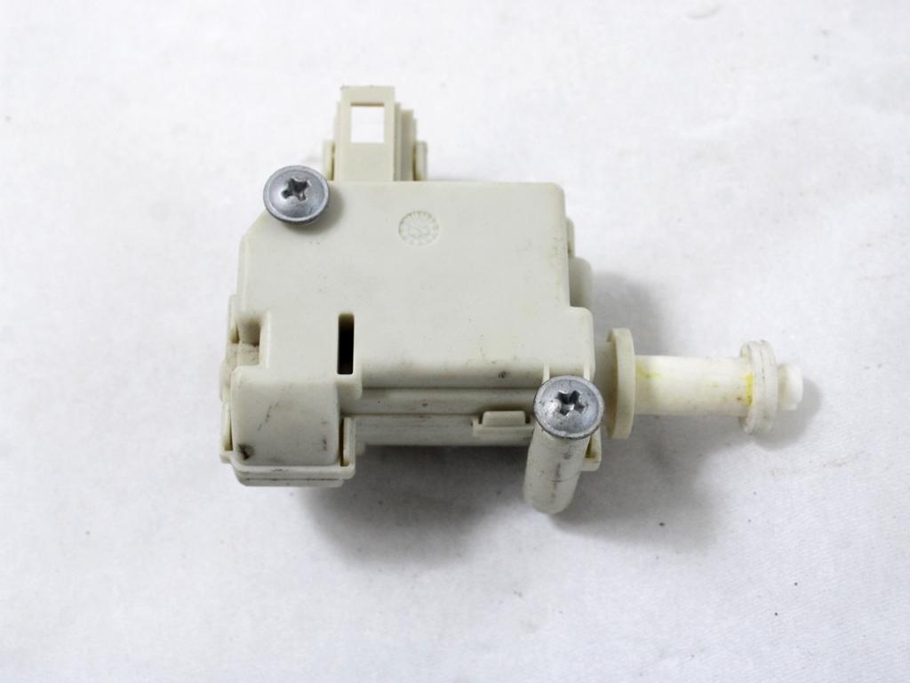 ZAKLEP LOPUTE GORIVA OEM N. 1K6810773 ORIGINAL REZERVNI DEL VOLKSWAGEN GOLF V 1K1 1K5 MK5 BER/SW (02/2004-11/2008) DIESEL LETNIK 2006