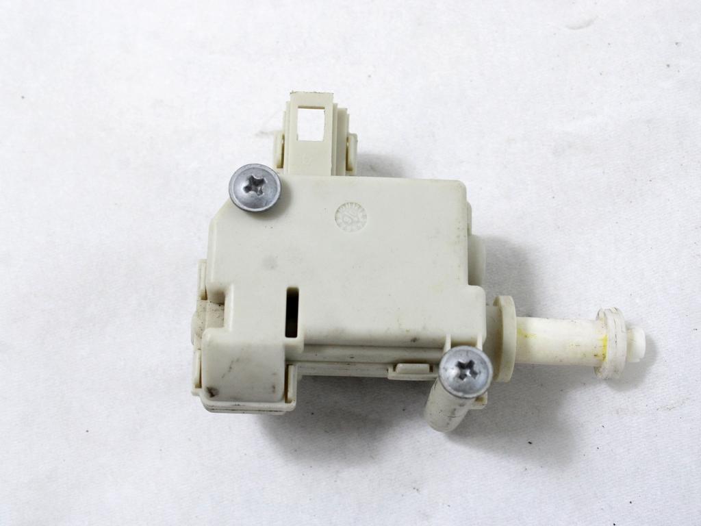 ZAKLEP LOPUTE GORIVA OEM N. 1K6810773 ORIGINAL REZERVNI DEL VOLKSWAGEN GOLF V 1K1 1K5 MK5 BER/SW (02/2004-11/2008) DIESEL LETNIK 2006