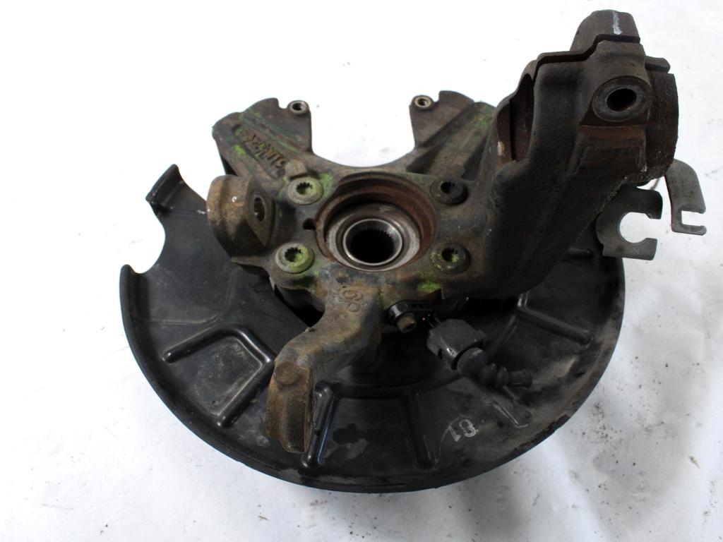 VRTLJIVI LEZAJ DESNO / PESTO KOLESA Z LEZAJEM SPREDAJ OEM N. 1K0407256T ORIGINAL REZERVNI DEL VOLKSWAGEN GOLF V 1K1 1K5 MK5 BER/SW (02/2004-11/2008) DIESEL LETNIK 2006