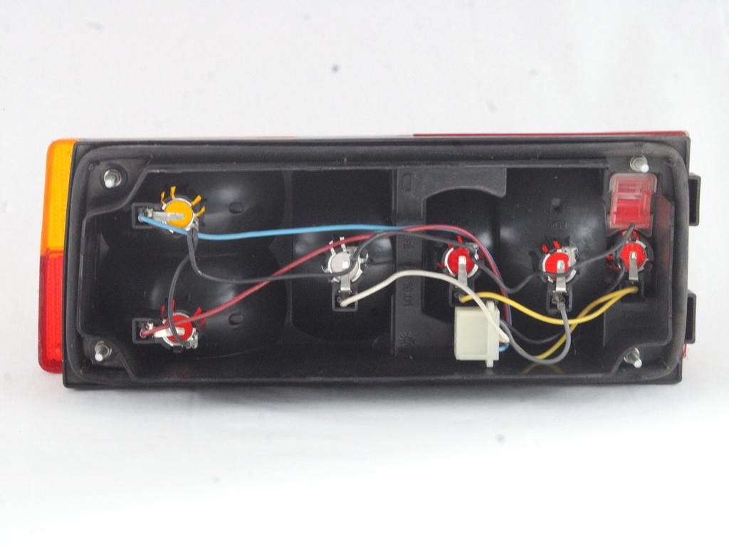 ZADNJI DESNI ZAROMETI OEM N. 5931523 ORIGINAL REZERVNI DEL FIAT 131 (1974 - 1985)BENZINA LETNIK 1983