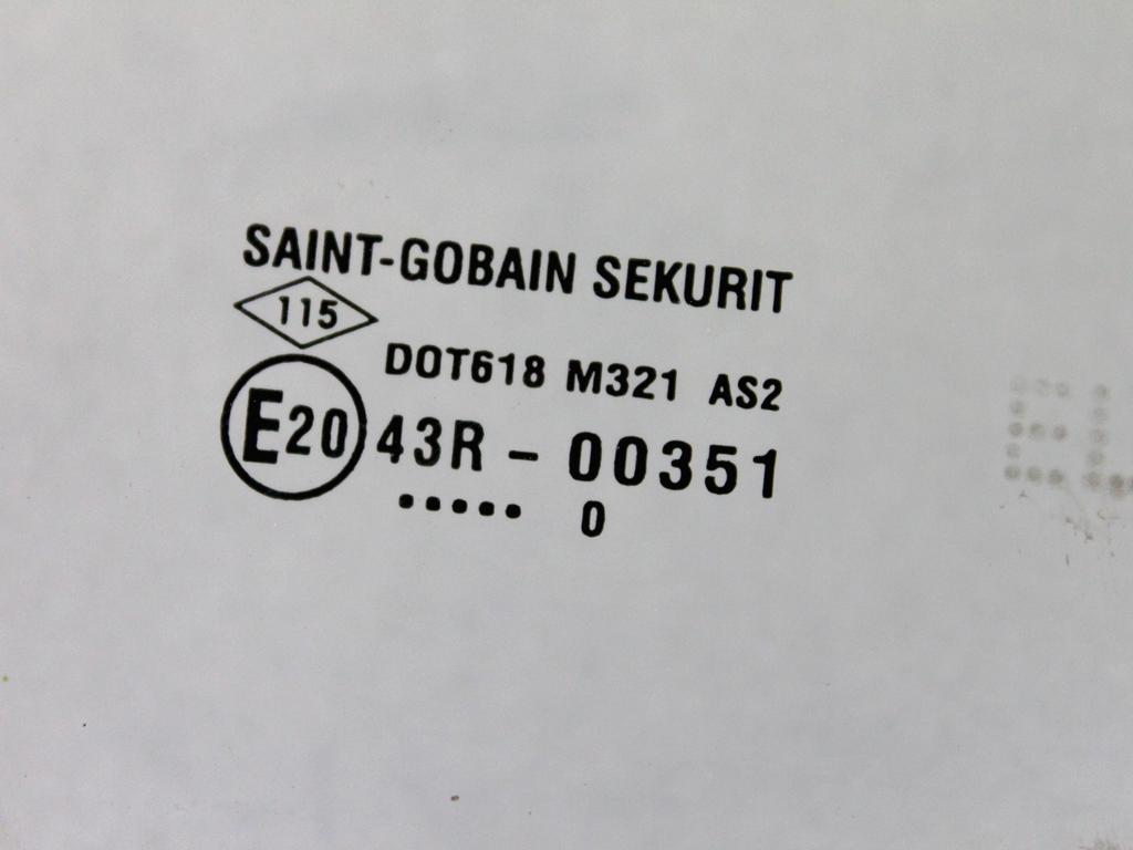 STEKLO SPREDNJIH DESNIH VRAT OEM N. 8200733026 ORIGINAL REZERVNI DEL DACIA SANDERO MK1 (2008 - 2012) BENZINA/GPL LETNIK 2010