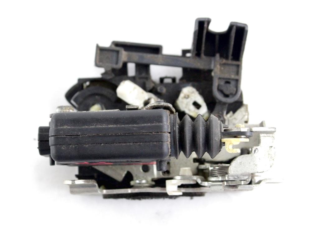 CENTRALNI ZAKLEP SPREDNJIH VRAT  OEM N. 8200735224 ORIGINAL REZERVNI DEL DACIA SANDERO MK1 (2008 - 2012) BENZINA/GPL LETNIK 2010