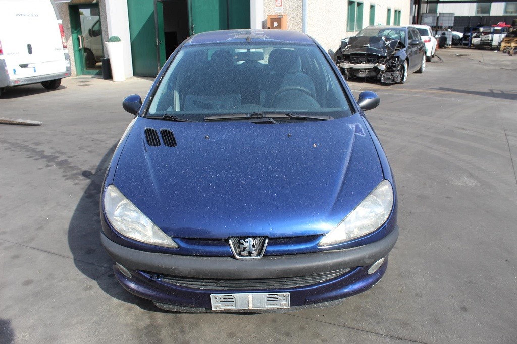 PEUGEOT 206 1.4 B 55KW 5M 5P (1999) RICAMBI USATI AUTO IN PIAZZALE 