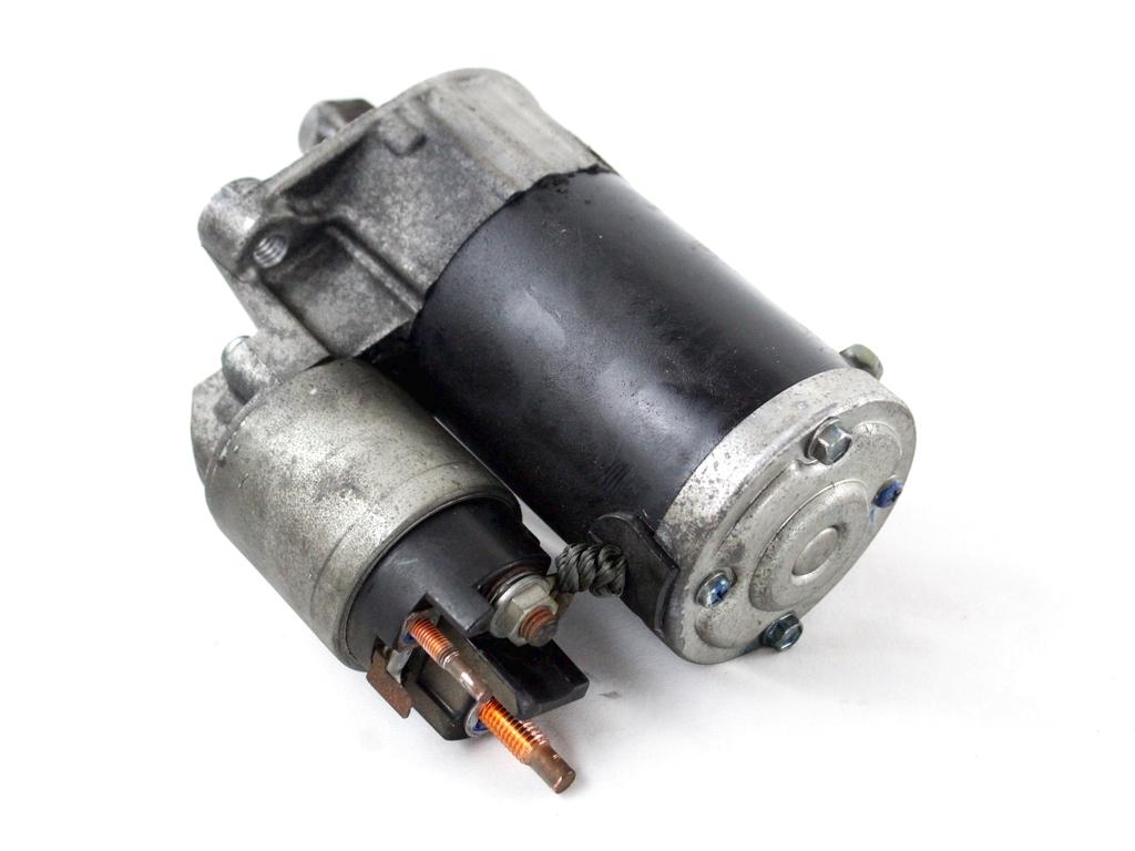 ZAGANJAC MOTORJA  OEM N. 8200815083 ORIGINAL REZERVNI DEL DACIA SANDERO MK1 (2008 - 2012) BENZINA/GPL LETNIK 2010