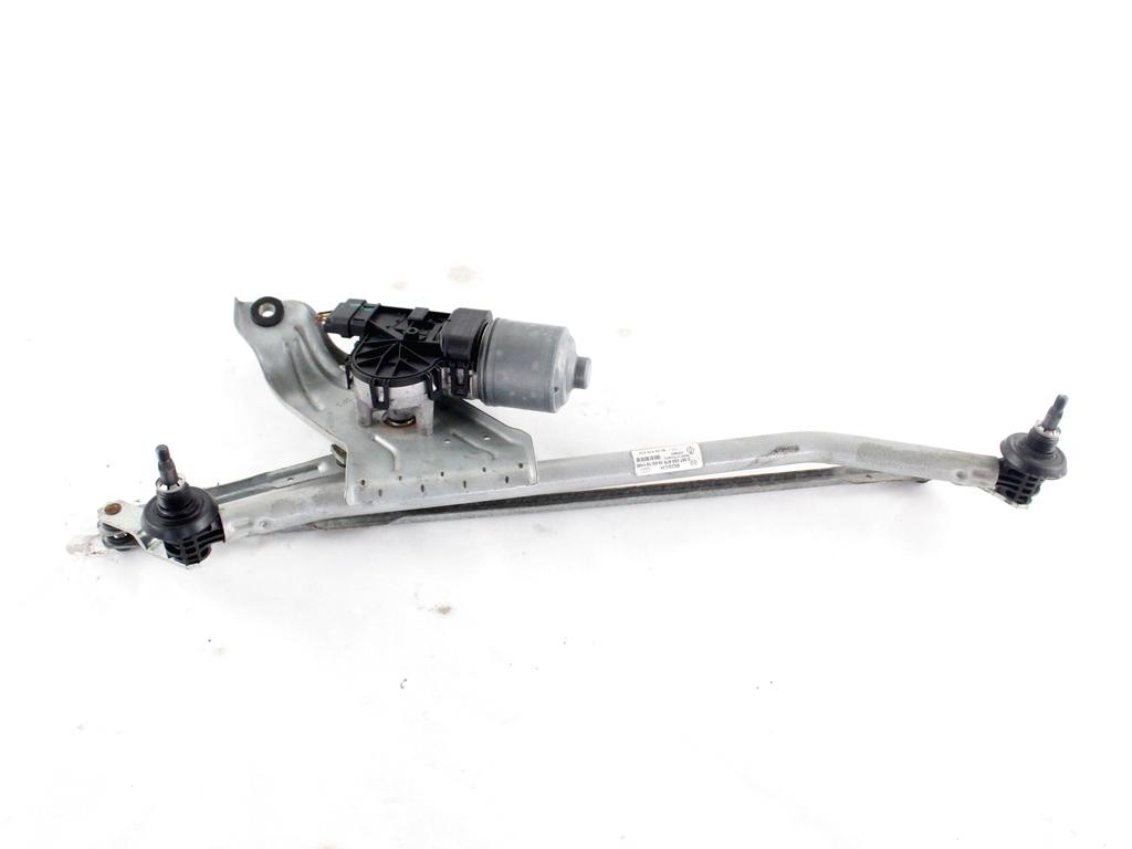 MOTORCEK PREDNJIH BRISALCEV OEM N. 390241544 ORIGINAL REZERVNI DEL DACIA SANDERO MK1 (2008 - 2012) BENZINA/GPL LETNIK 2010