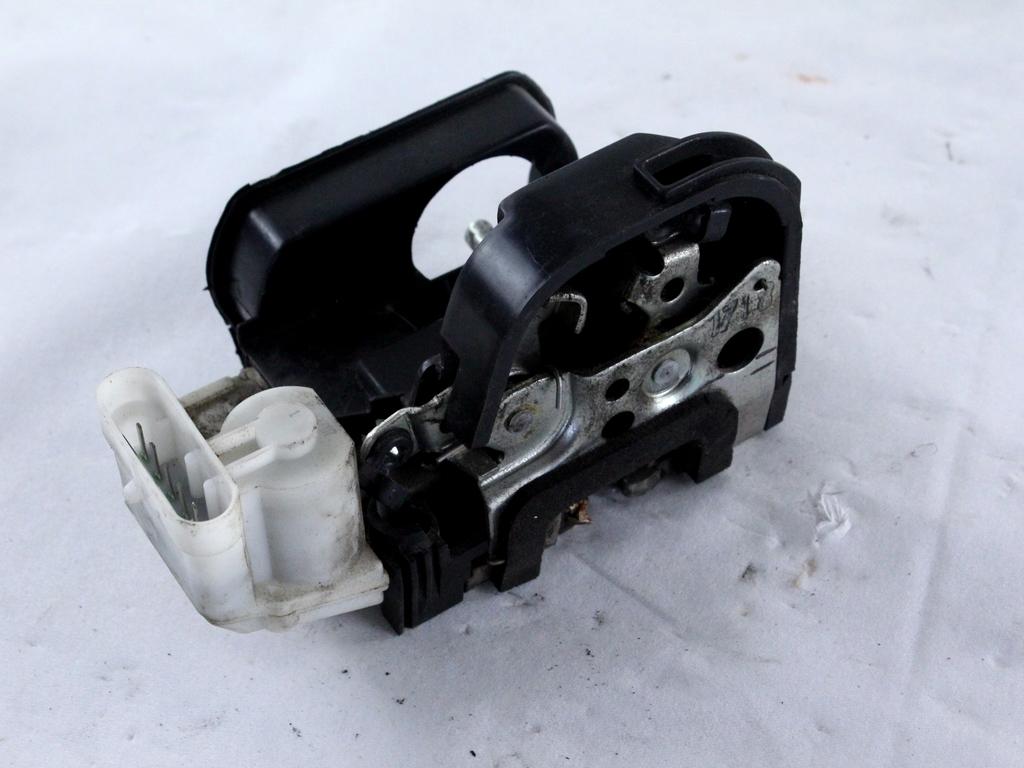 CENTRALNI ZAKLEP SPREDNJIH VRAT  OEM N. 51734601 ORIGINAL REZERVNI DEL FIAT MULTIPLA 186 (1998 - 2002) DIESEL LETNIK 2004