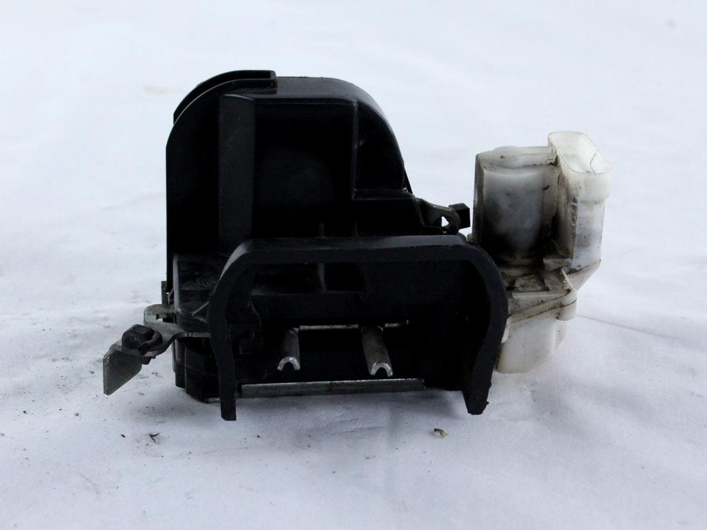 CENTRALNI ZAKLEP SPREDNJIH VRAT  OEM N. 51734601 ORIGINAL REZERVNI DEL FIAT MULTIPLA 186 (1998 - 2002) DIESEL LETNIK 2004