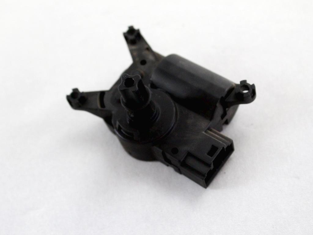 MOTORCEK OGREVANJA OEM N. 52406339 ORIGINAL REZERVNI DEL OPEL ASTRA H A04 L48 L08 L35 L67 R 5P/3P/SW (2007 - 2010) DIESEL LETNIK 2008