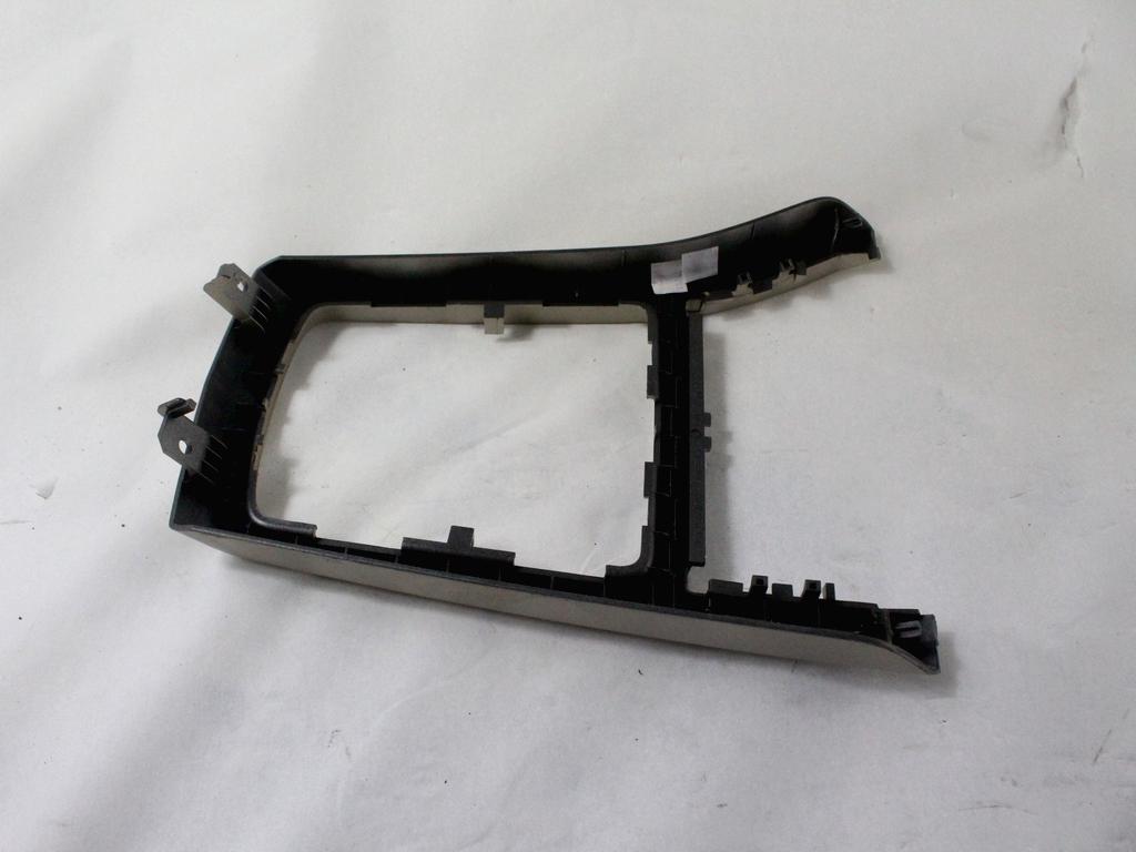 SREDINSKA KONZOLA  OEM N. 13116961 ORIGINAL REZERVNI DEL OPEL ASTRA H A04 L48 L08 L35 L67 R 5P/3P/SW (2007 - 2010) DIESEL LETNIK 2008