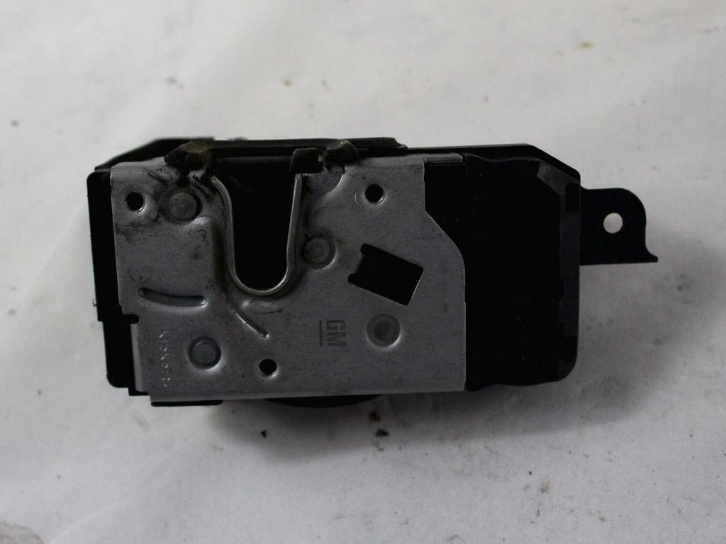 CENTRALNI ZAKLEP SPREDNJIH VRAT  OEM N. 13210749 ORIGINAL REZERVNI DEL OPEL ASTRA H A04 L48 L08 L35 L67 R 5P/3P/SW (2007 - 2010) DIESEL LETNIK 2008