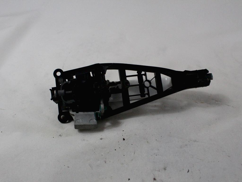 ZUNANJA KLJUKA SPREDNJA DESNA VRATA OEM N. 13142770 ORIGINAL REZERVNI DEL OPEL ASTRA H A04 L48 L08 L35 L67 R 5P/3P/SW (2007 - 2010) DIESEL LETNIK 2008