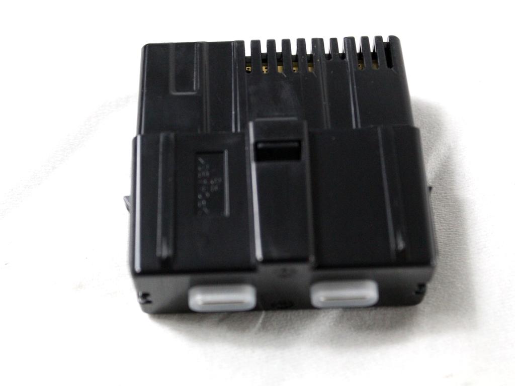 USB / AUX OEM N. 3G5035954A ORIGINAL REZERVNI DEL CUPRA FORMENTOR KM7 (DAL 2020) DIESEL LETNIK 2021