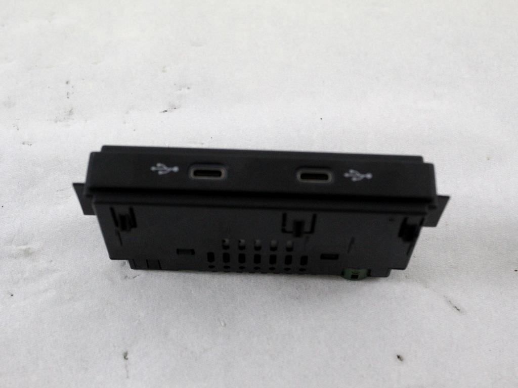 USB / AUX OEM N. 5NA035736 ORIGINAL REZERVNI DEL CUPRA FORMENTOR KM7 (DAL 2020) DIESEL LETNIK 2021