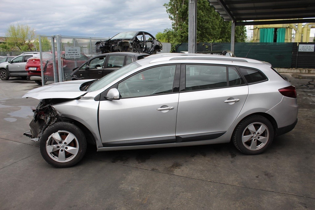 RENAULT MEGANE 3 SW 1.9 D 96KW 6M 5P (2010) RICAMBI IN MAGAZZINO