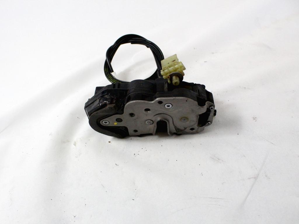 CENTRALNI ZAKLEP SPREDNJIH VRAT  OEM N. 13579523 ORIGINAL REZERVNI DEL OPEL INSIGNIA A G09 (2008 - 2017)DIESEL LETNIK 2010