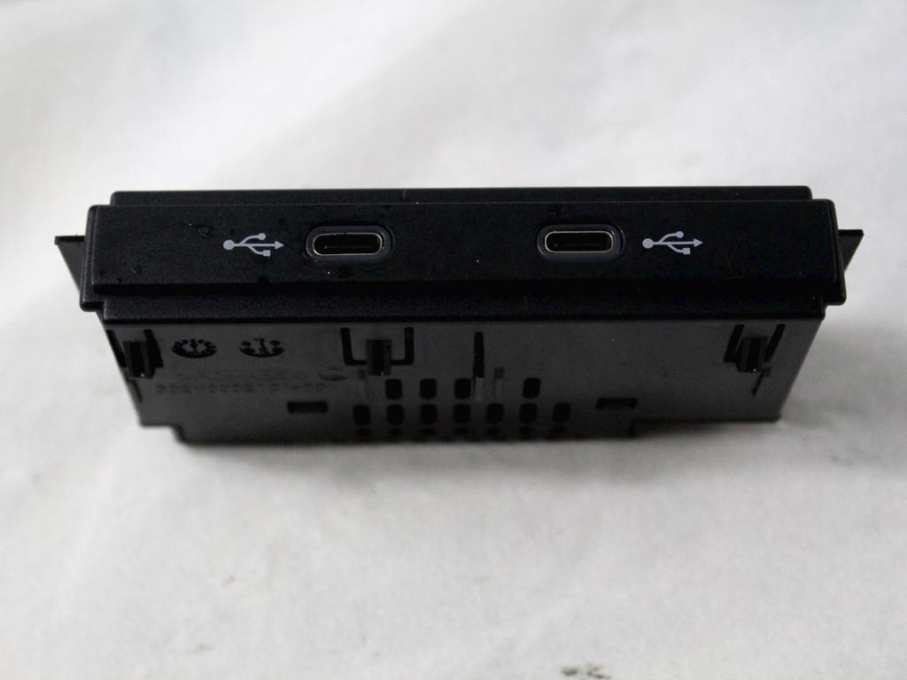 USB / AUX OEM N. 5NA035736 ORIGINAL REZERVNI DEL VOLKSWAGEN GOLF VIII CD1 MK8 (DAL 2019)DIESEL LETNIK 2021