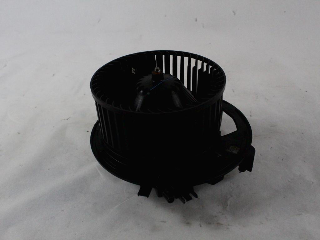 VENTILATOR  KABINE  OEM N. 5WB819015 ORIGINAL REZERVNI DEL VOLKSWAGEN GOLF VIII CD1 MK8 (DAL 2019)DIESEL LETNIK 2021