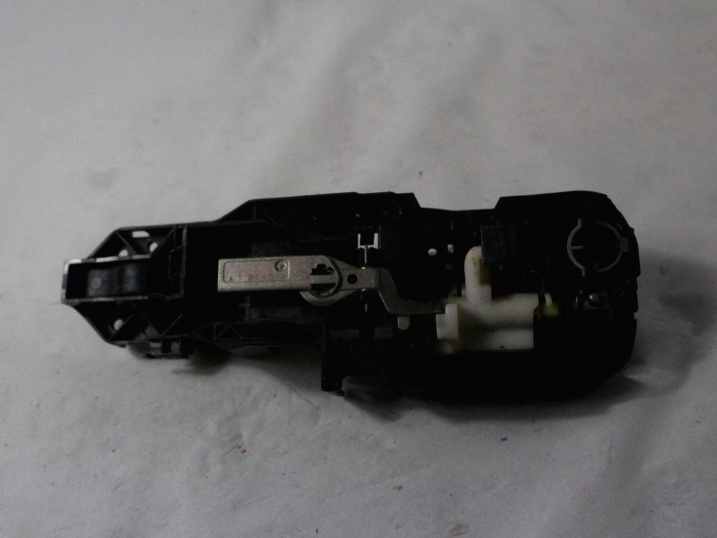 ZUNANJA KLJUKA ZADNJA DESNA VRATA OEM N. 806B02596R ORIGINAL REZERVNI DEL RENAULT MEGANE MK3 BZ0/1 B3 DZ0/1 KZ0/1 BER/SPORTOUR/ESTATE (2009 - 2015) DIESEL LETNIK 2010