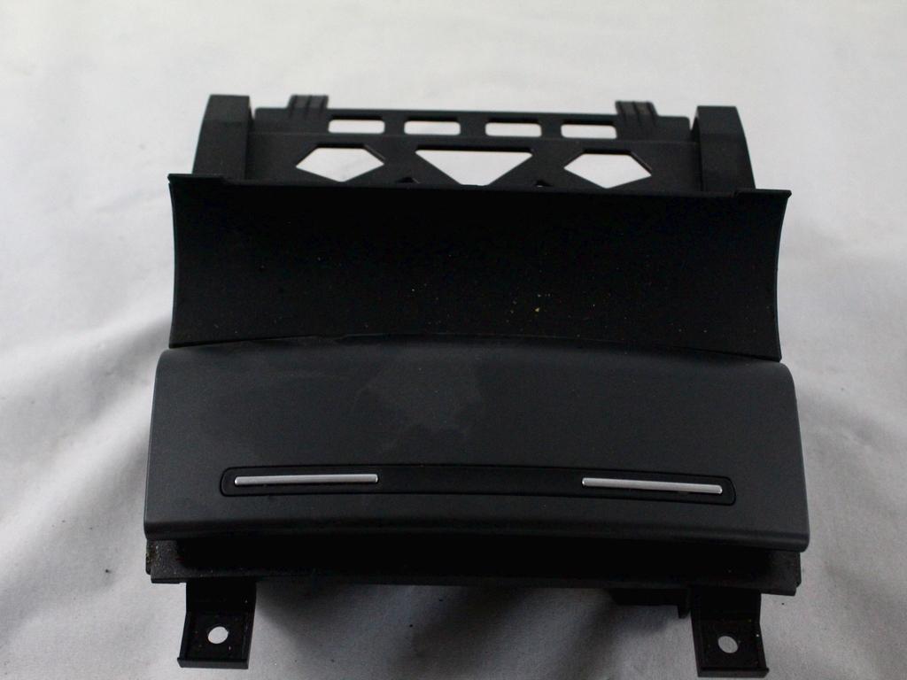 PEPELNIK / DRZALA ZA PIJACO OEM N. 8P0857951 ORIGINAL REZERVNI DEL AUDI A3 MK2R 8P 8PA 8P1 8P7 (2008 - 2012)DIESEL LETNIK 2010