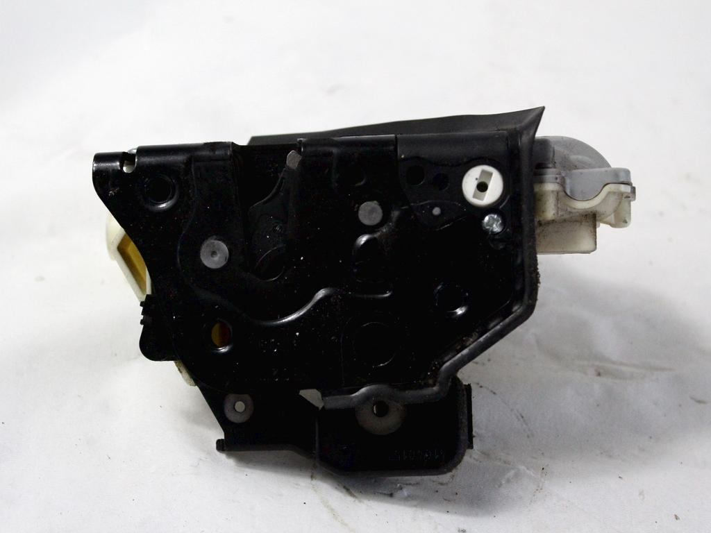 CENTRALNI ZAKLEP SPREDNJIH VRAT  OEM N. 4F1837016 ORIGINAL REZERVNI DEL AUDI A3 MK2R 8P 8PA 8P1 8P7 (2008 - 2012)DIESEL LETNIK 2010