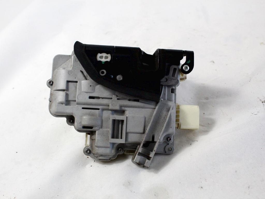 CENTRALNI ZAKLEP SPREDNJIH VRAT  OEM N. 4F1837016 ORIGINAL REZERVNI DEL AUDI A3 MK2R 8P 8PA 8P1 8P7 (2008 - 2012)DIESEL LETNIK 2010