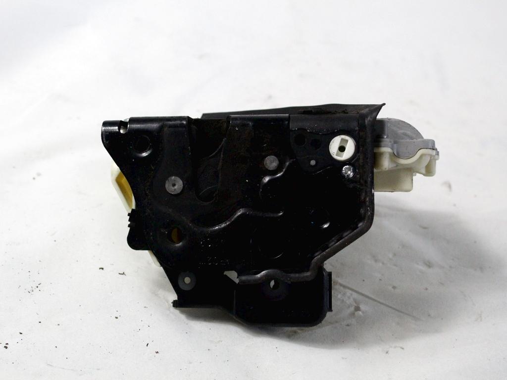 CENTRALNO ZAKLEPANJE ZADNJIH DESNIH VRAT OEM N. 4F0839016 ORIGINAL REZERVNI DEL AUDI A3 MK2R 8P 8PA 8P1 8P7 (2008 - 2012)DIESEL LETNIK 2010