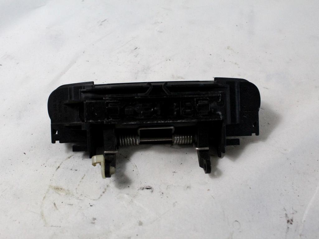 ZUNANJA KLJUKA SPREDNJA DESNA VRATA OEM N. 8P0837207 ORIGINAL REZERVNI DEL AUDI A3 MK2R 8P 8PA 8P1 8P7 (2008 - 2012)DIESEL LETNIK 2010