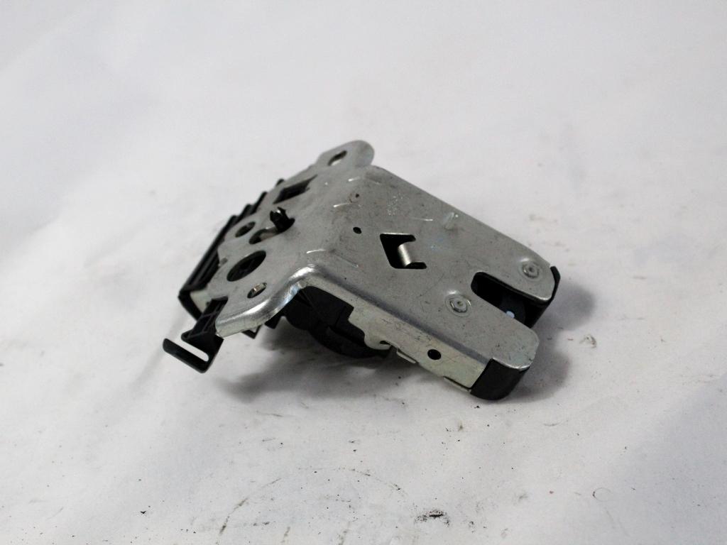 ZAKLEPANJE PRTLJA?NIH VRAT  OEM N. 8K9827505 ORIGINAL REZERVNI DEL AUDI A3 MK2R 8P 8PA 8P1 8P7 (2008 - 2012)DIESEL LETNIK 2010