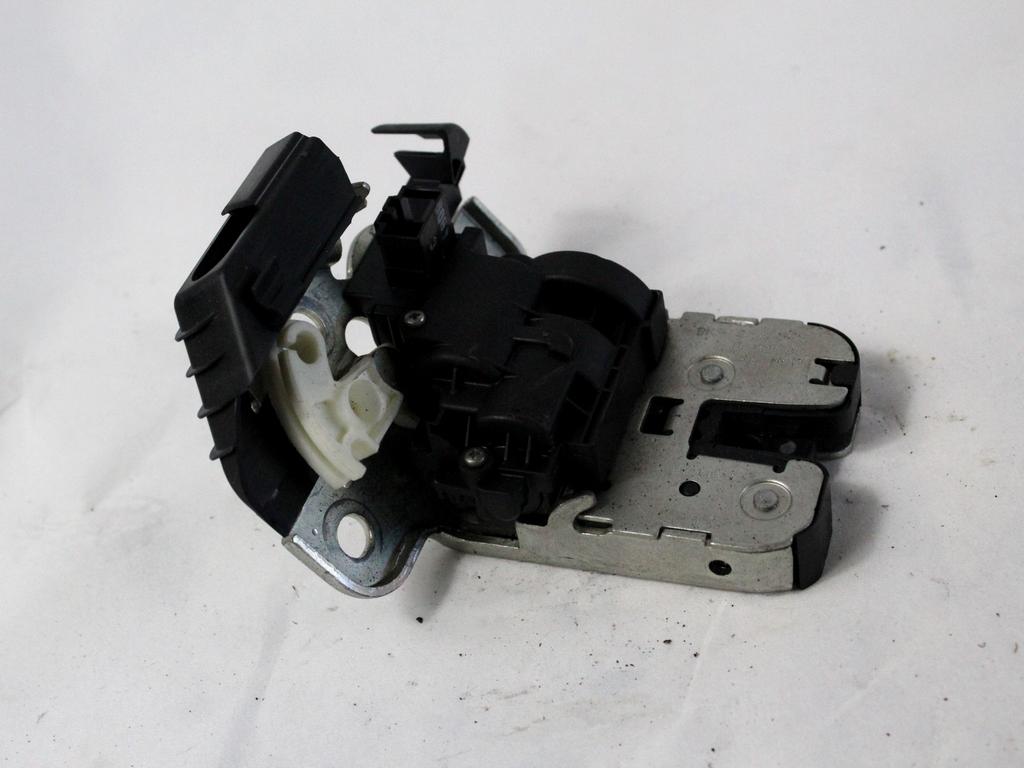 ZAKLEPANJE PRTLJA?NIH VRAT  OEM N. 8K9827505 ORIGINAL REZERVNI DEL AUDI A3 MK2R 8P 8PA 8P1 8P7 (2008 - 2012)DIESEL LETNIK 2010