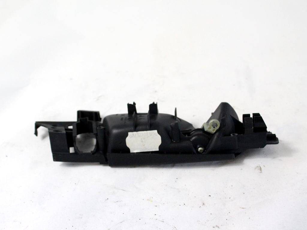 NOTRANJA KLJUKA  OEM N. 8P4837019D ORIGINAL REZERVNI DEL AUDI A3 MK2R 8P 8PA 8P1 8P7 (2008 - 2012)DIESEL LETNIK 2010