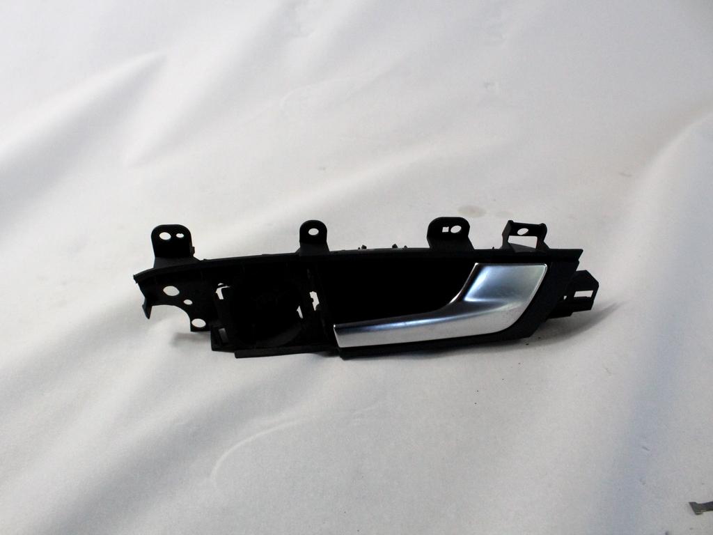 NOTRANJA KLJUKA  OEM N. 8P4839020D ORIGINAL REZERVNI DEL AUDI A3 MK2R 8P 8PA 8P1 8P7 (2008 - 2012)DIESEL LETNIK 2010