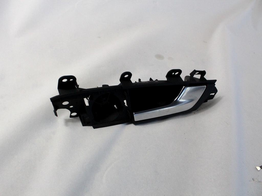 NOTRANJA KLJUKA  OEM N. 8P4839020D ORIGINAL REZERVNI DEL AUDI A3 MK2R 8P 8PA 8P1 8P7 (2008 - 2012)DIESEL LETNIK 2010