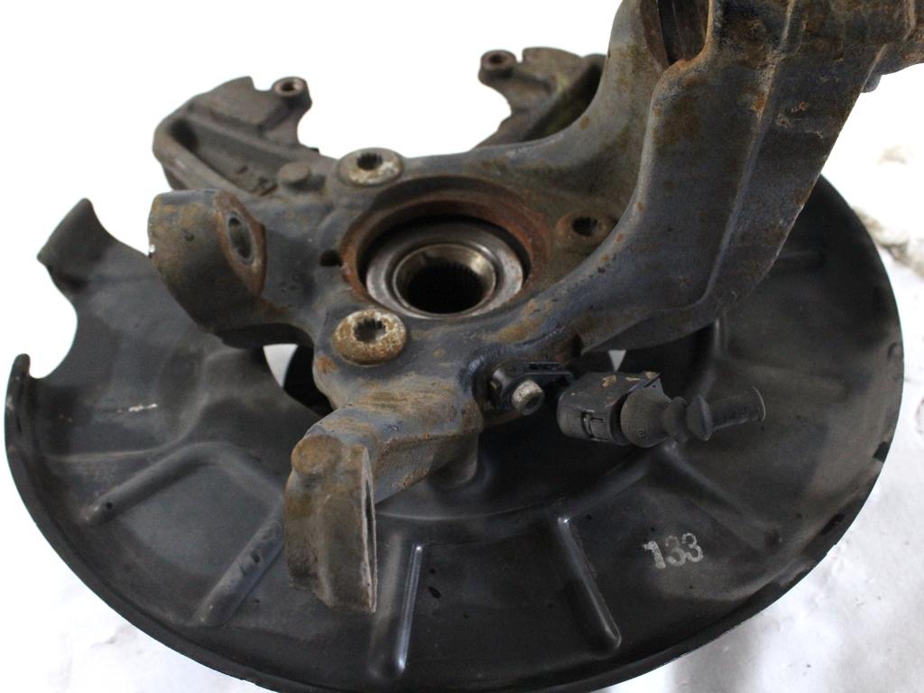 VRTLJIVI LEZAJ DESNO / PESTO KOLESA Z LEZAJEM SPREDAJ OEM N. 1K0407256T ORIGINAL REZERVNI DEL AUDI A3 MK2R 8P 8PA 8P1 8P7 (2008 - 2012)DIESEL LETNIK 2010