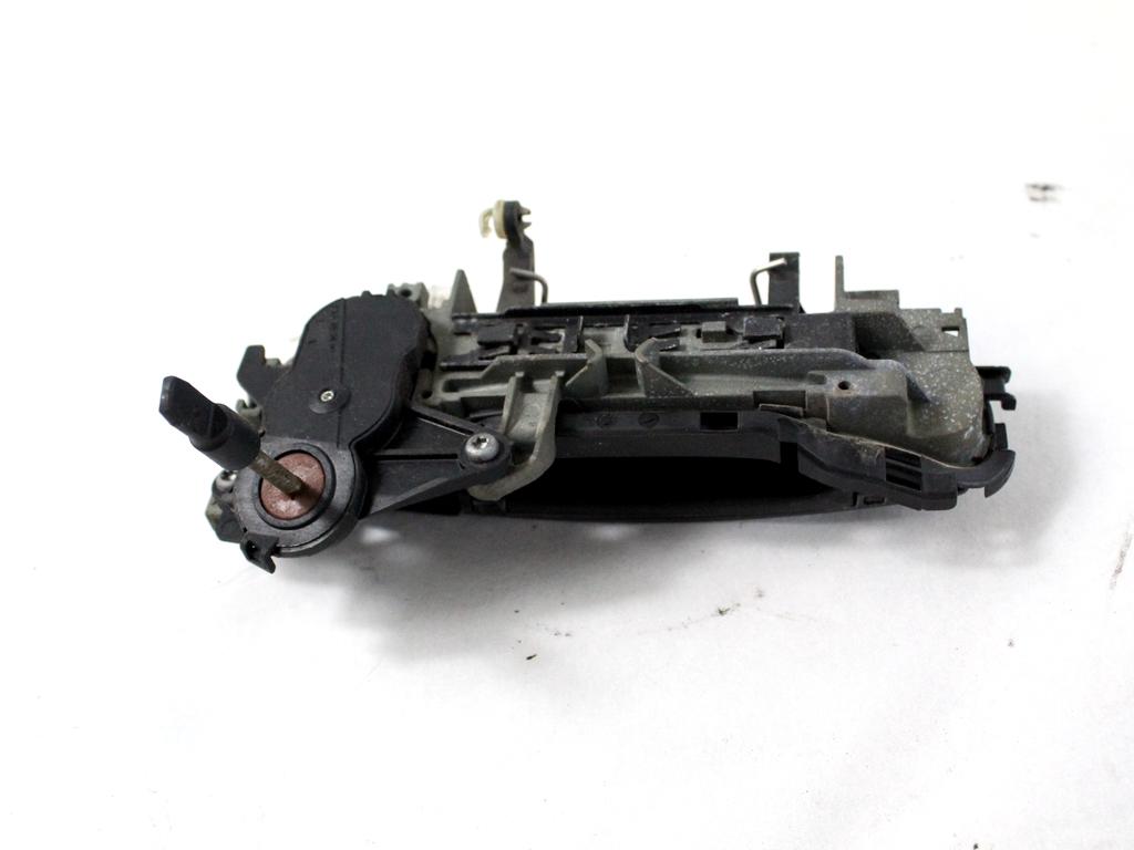 ZUNANJA KLJUKA SPREDNJA LEVA VRATA OEM N. 8E1837207 ORIGINAL REZERVNI DEL AUDI A3 MK2 8P 8PA 8P1 (2003 - 2008)DIESEL LETNIK 2004