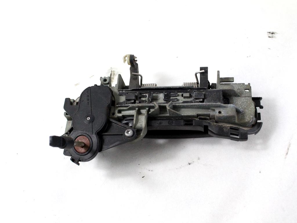 ZUNANJA KLJUKA SPREDNJA LEVA VRATA OEM N. 8E1837207 ORIGINAL REZERVNI DEL AUDI A3 MK2 8P 8PA 8P1 (2003 - 2008)DIESEL LETNIK 2004