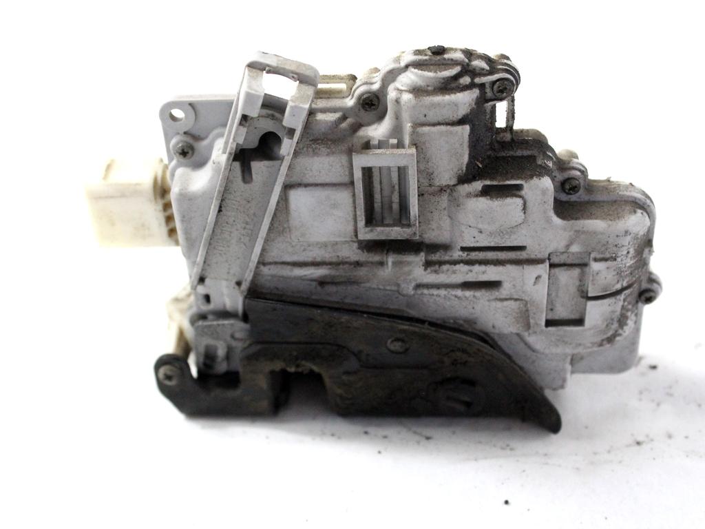 CENTRALNO ZAKLEPANJE ZADNJIH DESNIH VRAT OEM N. 4F0839016 ORIGINAL REZERVNI DEL AUDI A3 MK2 8P 8PA 8P1 (2003 - 2008)DIESEL LETNIK 2004