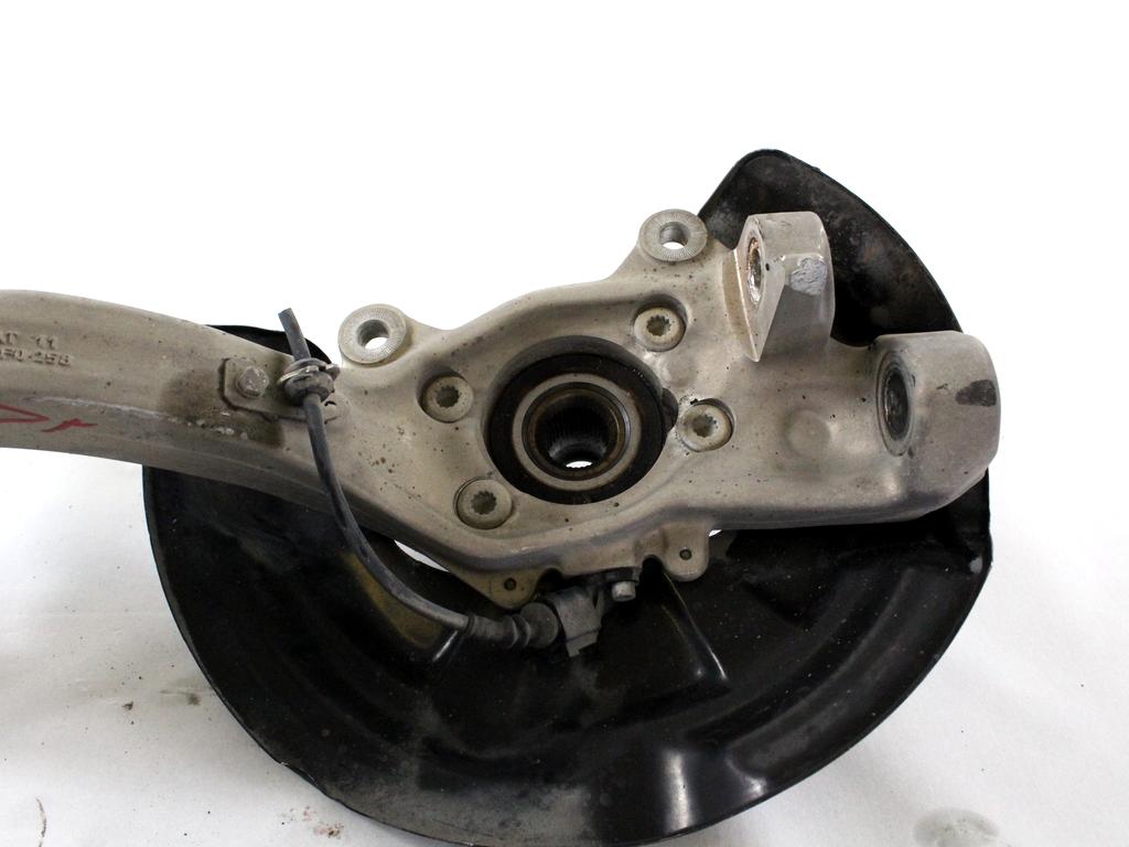 VRTLJIVI LEZAJ DESNO / PESTO KOLESA Z LEZAJEM SPREDAJ OEM N. 4F0407242J ORIGINAL REZERVNI DEL AUDI A6 C6 R 4F2 4FH 4F5 BER/SW/ALLROAD (10/2008 - 2011) DIESEL LETNIK 2009