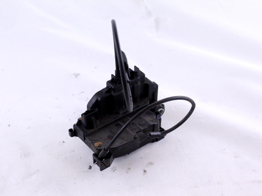 CENTRALNO ZAKLEPANJE PREDNIH LEVIH VRAT OEM N. 8200300123 ORIGINAL REZERVNI DEL RENAULT CLIO BR0//1 CR0/1 KR0/1 MK3 (2005 - 05/2009) BENZINA LETNIK 2009