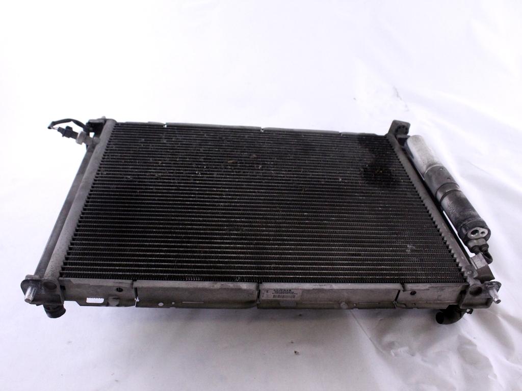 RADIATOR VODE OEM N. 8200688382 ORIGINAL REZERVNI DEL RENAULT CLIO BR0//1 CR0/1 KR0/1 MK3 (2005 - 05/2009) BENZINA LETNIK 2009