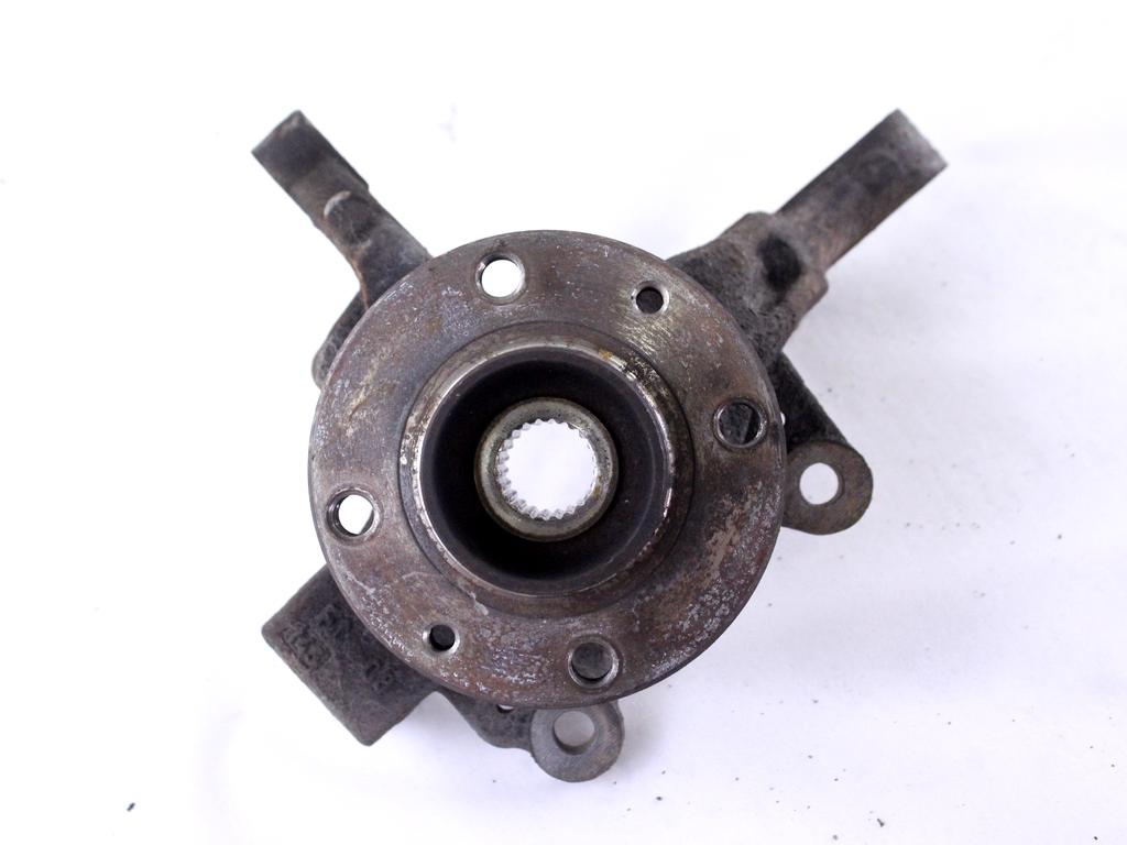 VRTLJIVI LEZAJ DESNO / PESTO KOLESA Z LEZAJEM SPREDAJ OEM N. 8200345945 ORIGINAL REZERVNI DEL RENAULT CLIO BR0//1 CR0/1 KR0/1 MK3 (2005 - 05/2009) BENZINA LETNIK 2009