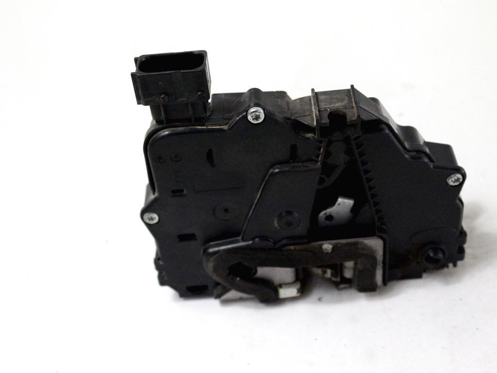 CENTRALNI ZAKLEP SPREDNJIH VRAT  OEM N. 51905681 ORIGINAL REZERVNI DEL FIAT PUNTO 199 MK3 (2011 - 2017)BENZINA/METANO LETNIK 2015