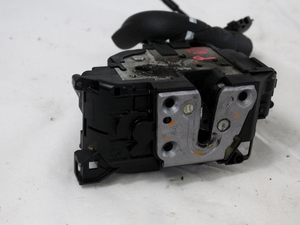 CENTRALNO ZAKLEPANJE ZADNJIH DESNIH VRAT OEM N. 805030033R ORIGINAL REZERVNI DEL RENAULT SCENIC XMOD / SCENIC JZ0/1 MK3 (2009 - 2012) DIESEL LETNIK 2010